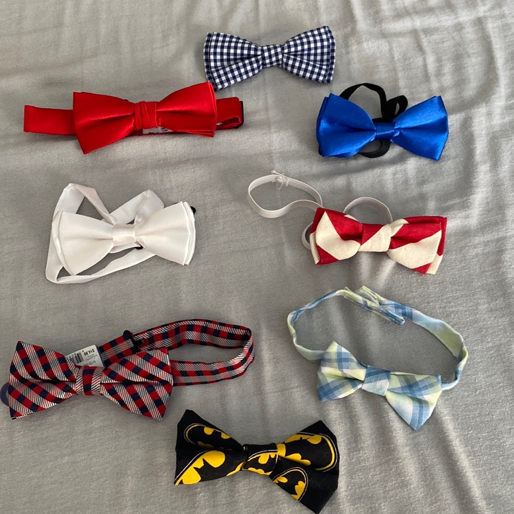 Qty:8- boys bow ties.
